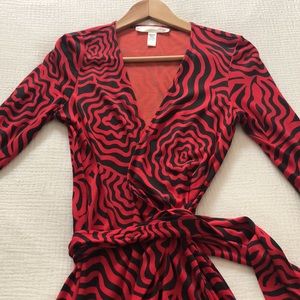 NWOT DIANE von FURSTENBERG relaunch Julien dress size 4-6
